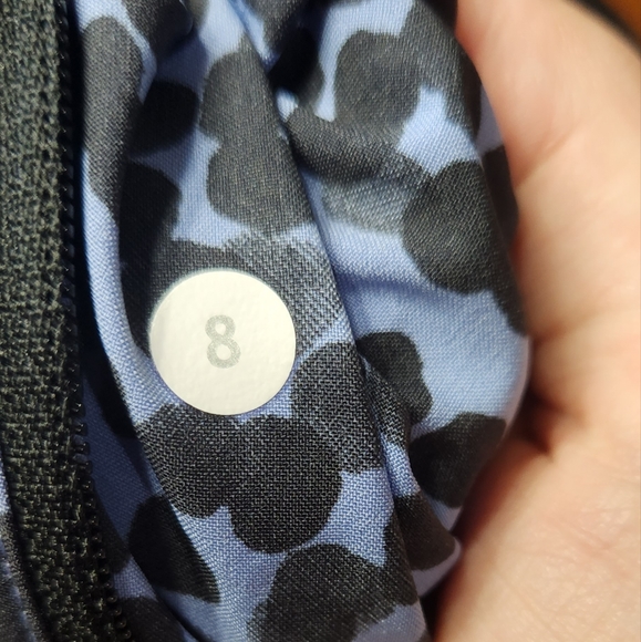 Lululemon Vintage Tracker Short Size 8 excellent used condition - Picture 4 of 4